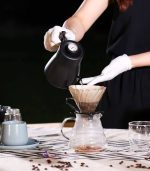 ست قهوهساز پرتابل همهکاره با کتری، آسیاب، سرور، دریپر، فیلتر و ترازو در جعبه فلزی